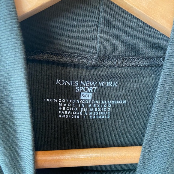 🦋 2/$20 Jones New York olive green turtleneck - Picture 6 of 6